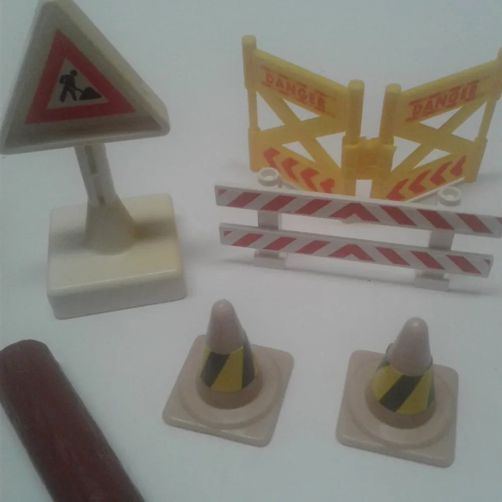 Lego Road Hazards Construction Lot of 10 pcs Signs Logs Rocks Cones